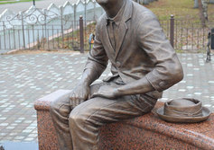 Памятник великому актеру и клоуну Юрию Никулину в Демидове Смоленской области