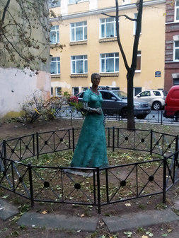 Скульптура Неизвестной барышни