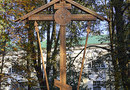 Памятный крест на месте Спасо-Преображенского собора