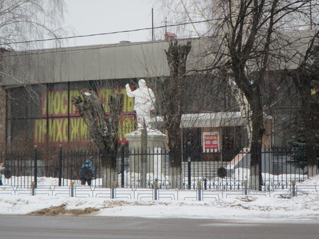 Первый памятник Ленину в мире