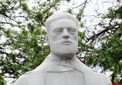 Памятник В.А. Русанову в Печоре