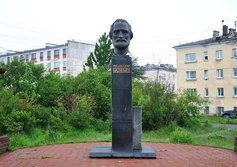 Памятник Билибину