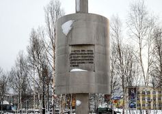 Стела в честь столетнего юбилея закладки первого русского поселения на Сахалине.