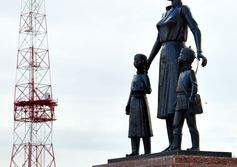 Памятник первым русским учителям Тувы в Кызыле