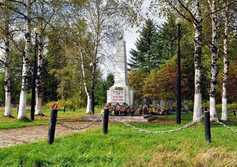 Обелиск и братская могила с мемориальным комплексом в Победино.