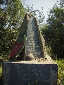 Памятный знак на месте гибели сержанта А.Е.Буюклы на Сахалине