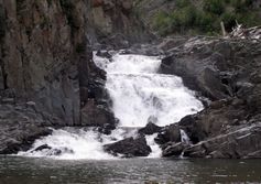 Водопад на реке Нитуй один из крупнейших водопадов острова Сахалин по водосбросу