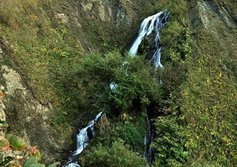 Водопад на реке Салют в Невельском районе западного побережья Сахалина