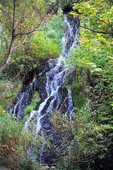 Водопад на реке Салют в Невельском районе западного побережья Сахалина