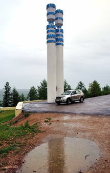 Стела на границе Амурской области и Якутии на трассе «Лена» А-360