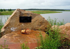 Памятник репрессированным жителям Якутии на трассе Колыма в Якутии