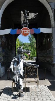 Скульптура «Конь в пальто» в Рубцовске на Алтае