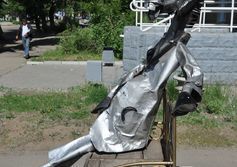 Скульптура «Конь в пальто» в Рубцовске на Алтае