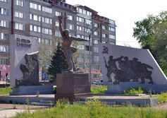 Братская могила и памятник павшим за установление Советской власти на Алтае в Рубцовске