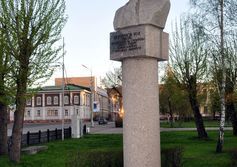 Памятники на площади Свободы города Барнаул