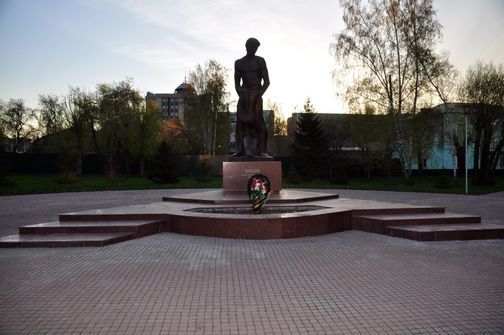 Памятники на площади Свободы города Барнаул