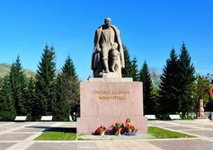 Памятник Г.И.Чорос-Гуркину в Горно-Алтайске