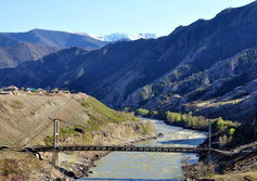 Подвесной мост через Катунь у села Иня Онгудайского района Республики Алтай