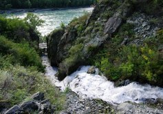 Водопад Бельтертуюк за селом Куюс на Алтае