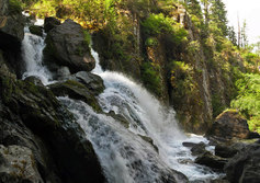 Водопад Верх-Карасу на левом притоке Чуи у места впадения, недалеко от села Чибит на Алтае
