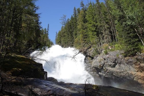 Водопад Тегеек на одноименной реке в долине реки Кучерла на Алтае