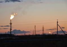 Факелы Харьяги - Харьягинского нефте-газового месторождения в ЯНАО