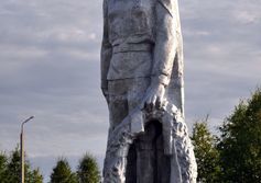 Мемориальный комплекс Второй мировой в селе Усть-Уса в республике Коми.