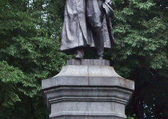 Памятник герою гражданской войны Сергею Лазо