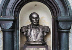 Памятник исследователю Дальнего Востока Г. И.Невельскому во Владивостоке