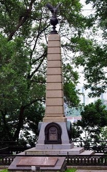 Памятник исследователю Дальнего Востока Г. И.Невельскому во Владивостоке