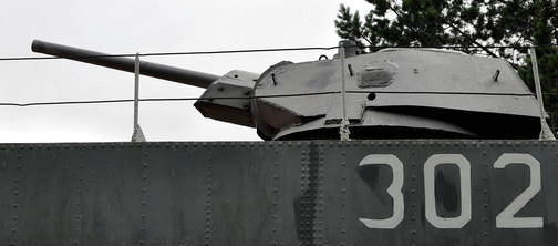 Памятник бронекатеру и морякам-амурцам в Хабаровске