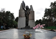 Монумент «Черный тюльпан» на хабаровском стадионе им. Ленина