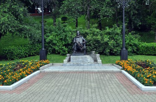 Памятник Н.П.Задорнову (1909-1992) в Хабаровске