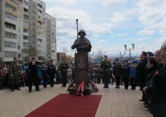 Монумент, стела и бюст Герою СССР Прокофию Сенчихину в Улан-Удэ.