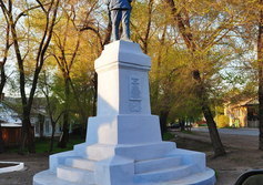 Памятник П.Е.Щетинкину в Минусинске
