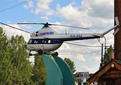 Памятник вертолёту МИ-2 в Таштаголе Кемеровской области