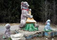 Святой источник, купальни и скульптуры в селе Туровец Архангельской области