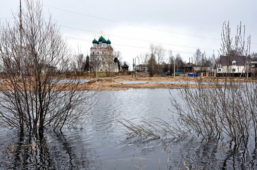 Озеро Соленое в центре Сольвычегодска 