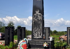 Обелиск «Воинам-землякам погибшим в годы ВОВ 1941-1945 гг» в Яренске Архангельской области