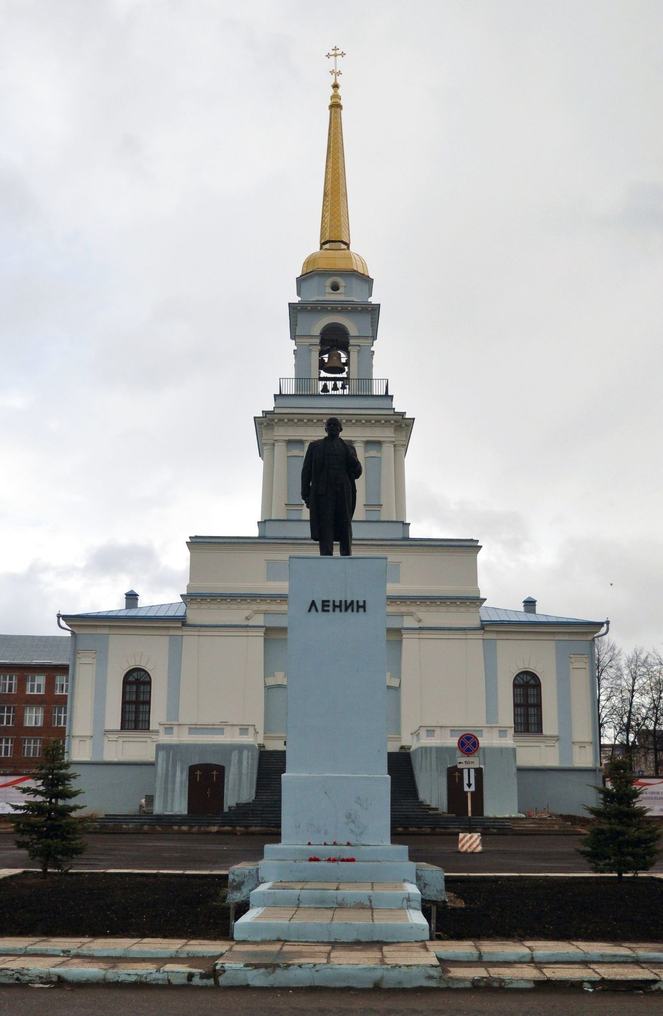 Памятник Ленину Воткинск