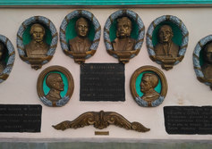 Памятники и барельефы Петровска-Забайкальского