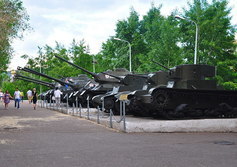 Выставка бронетехники возле читинского военно-исторического музея в парке ОДОРА