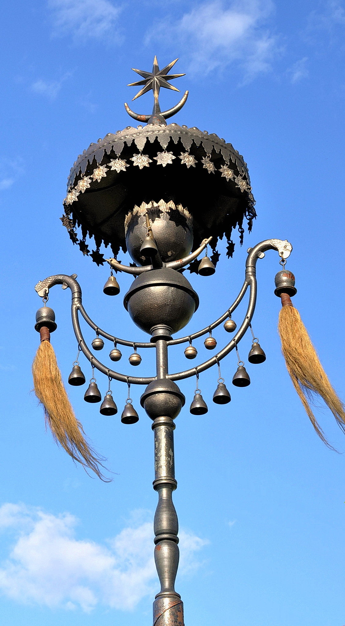 Бунчук сайт. Бунчук музыкальный инструмент. Монгольский бунчук. Бунчук казачий. Бунчук казачий.