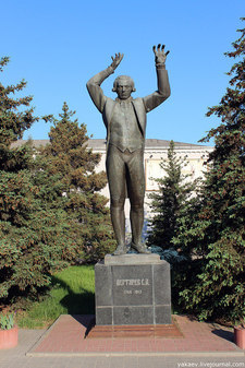 Памятник С.А.Дегтярёву