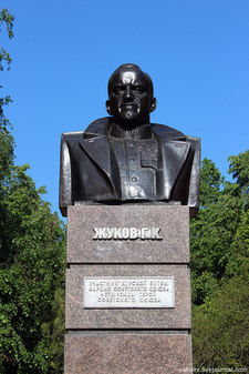 Памятник-бюст Г.К.Жукова