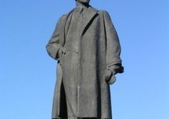 Памятник В.И.Ленину в Южно-Сахалинске