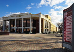 Театральный сквер имени А.П.Чехова в Южно-Сахалинске