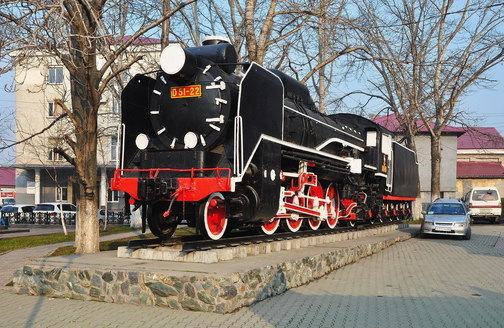 Памятник японскому паровозу серии D51 в Южно-Сахалинске