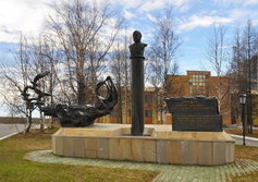 Памятник Сабиту Оруджеву в Надыме
