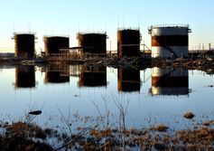 Топливные танки уренгойского нефте-газового месторождения